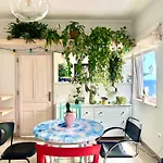 Light & Modern 3br
