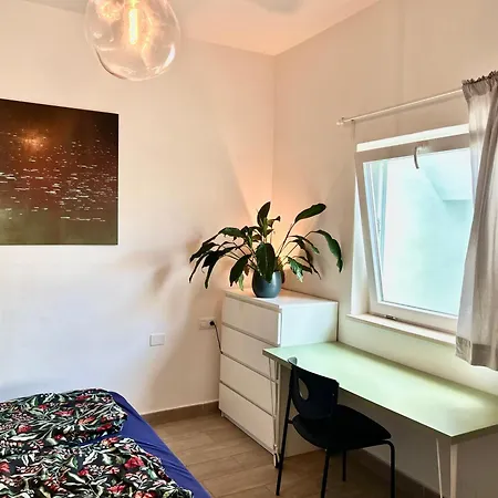 Light & Modern 3br ホームステイ ガラチコ