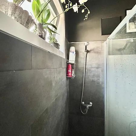 ホームステイ Light & Modern 3br