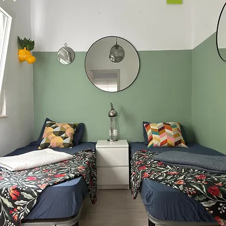 ホームステイ Light & Modern 3br ガラチコ